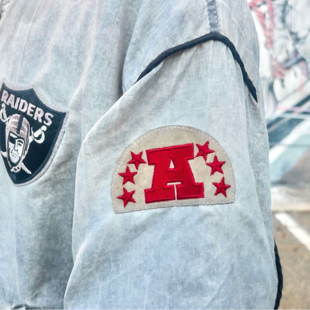 OAKLAND RAIDERS Vintage Bomber Jacket size Large (by Starter) | Distressed Gray - Picture 7 of 13